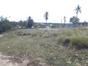Eneo Lenye Ukubwa Wa SQMT 4500 Linauzwa Lipo Salasala