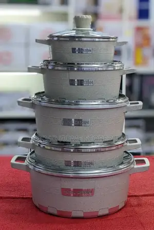 There Are 4 Non-Stick Pans and One Pan, Very Good Quality