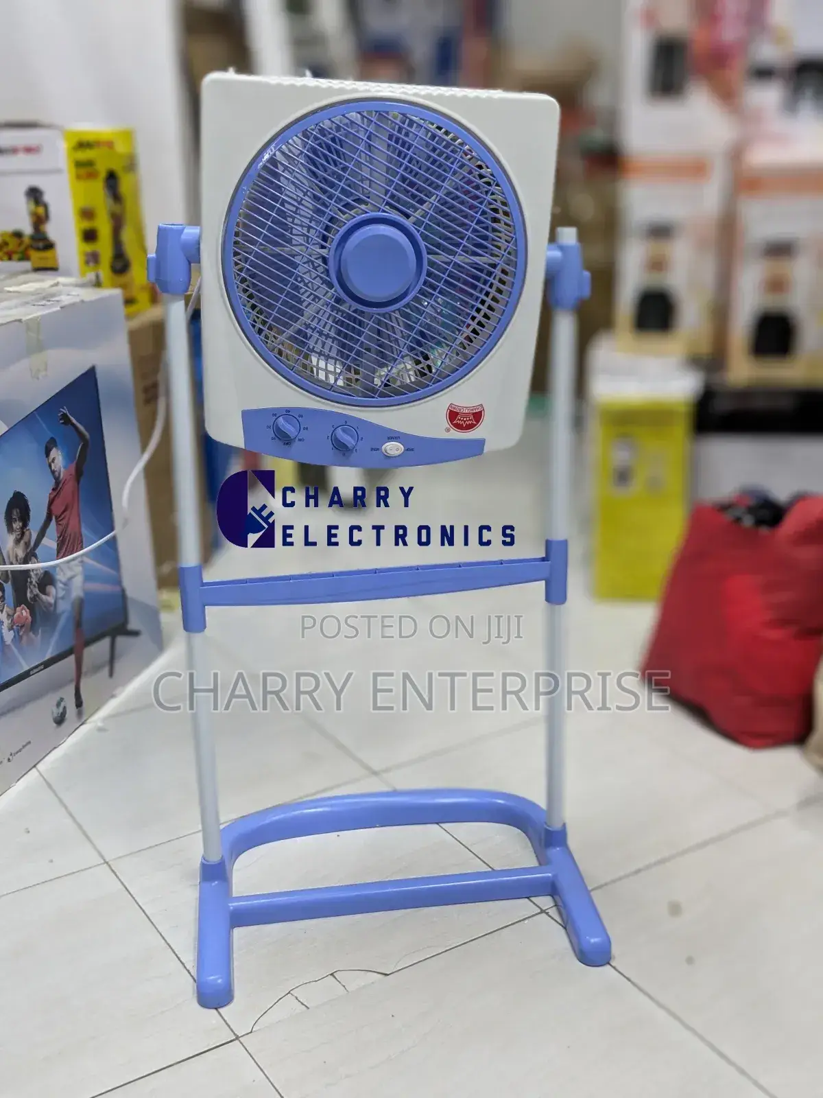 CHANGLI CROWN BOX Fan With Stand 
Size :- 12"