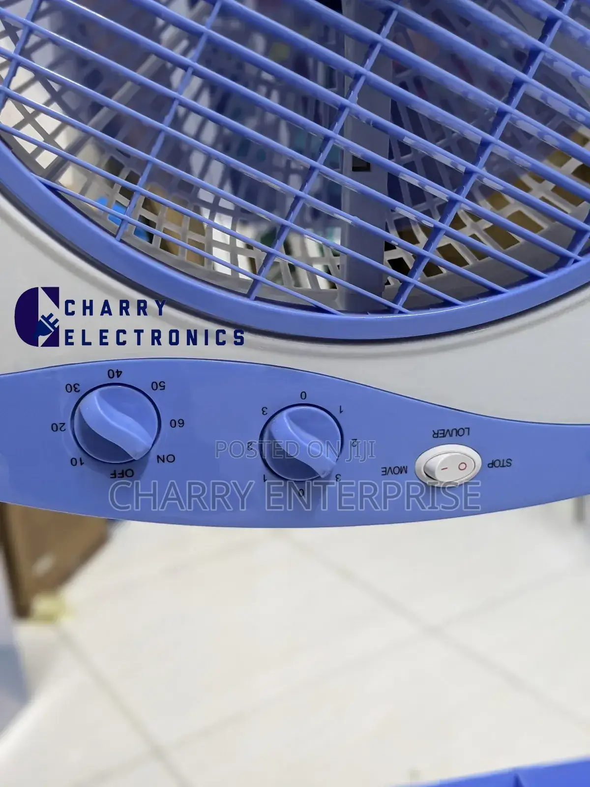 CHANGLI CROWN BOX Fan With Stand 
Size :- 12"