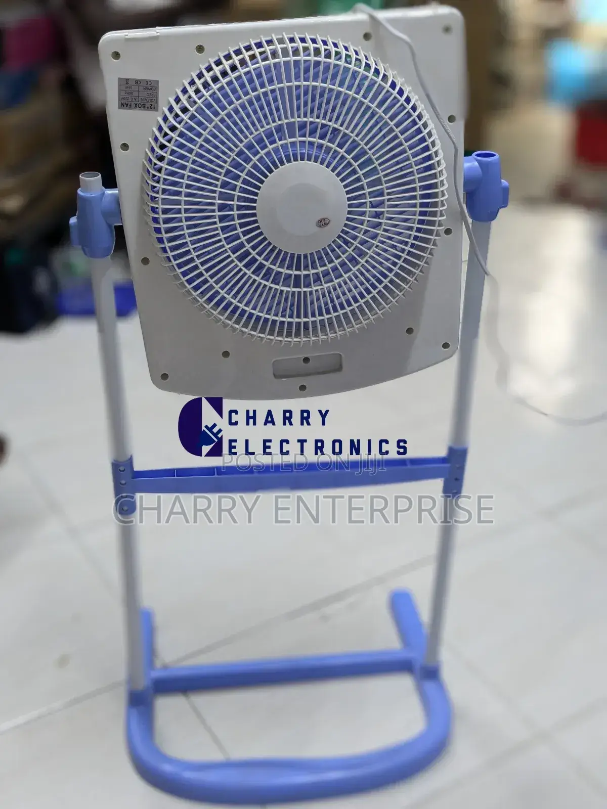 CHANGLI CROWN BOX Fan With Stand 
Size :- 12"