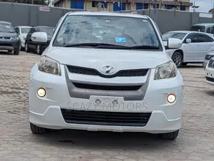 Toyota IST 2009 Off white