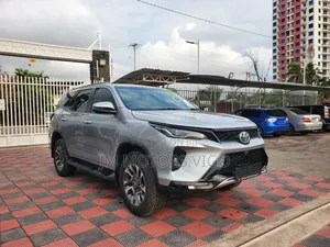 Toyota Fortuner 2.8 D AWD 2023 Silver