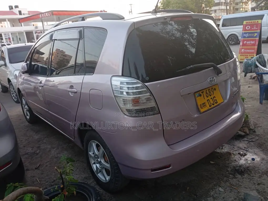 Toyota Corolla Spacio 2004 Pink
