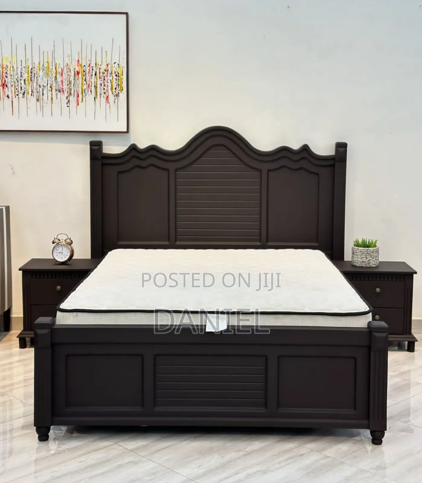 Kitanda 5 Kwa 6 Rangi Nyeusi,Bedsides Pamoja Na Godoro
