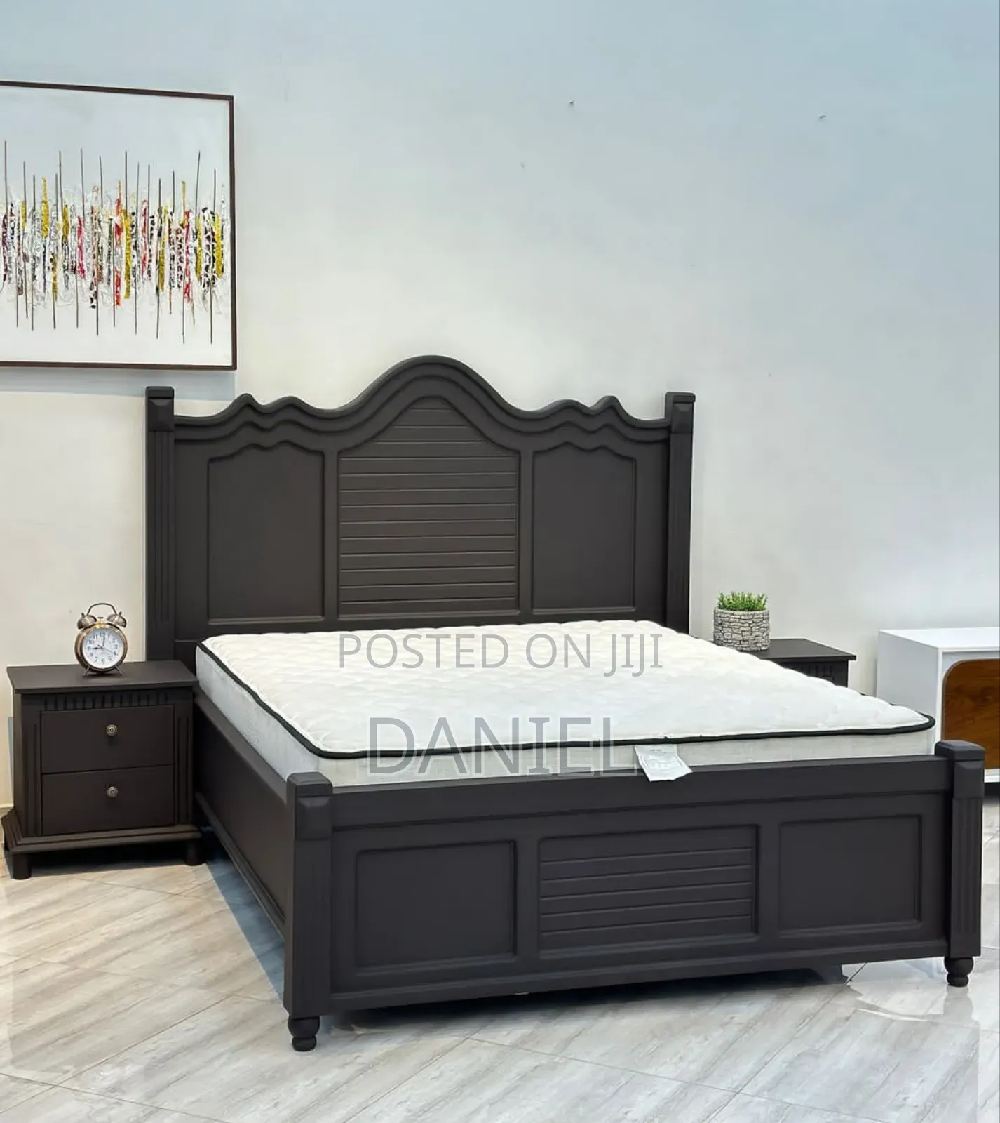Kitanda 5 Kwa 6 Rangi Nyeusi,Bedsides Pamoja Na Godoro