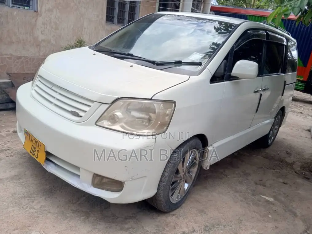 Toyota Noah 2002 White