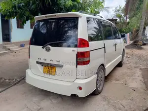 Toyota Noah 2002 White