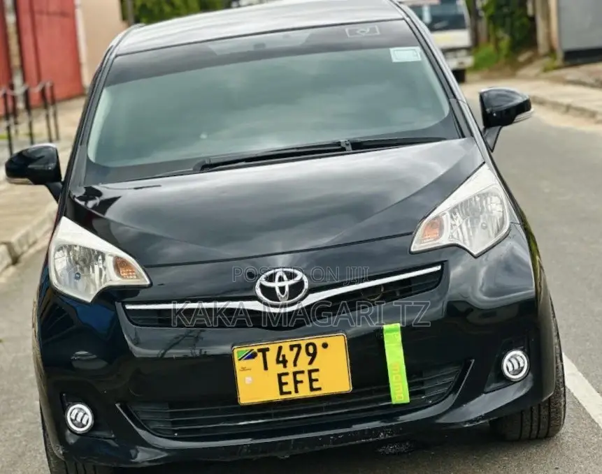 Toyota Ractis 2012 Black