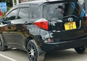 Toyota Ractis 2012 Black