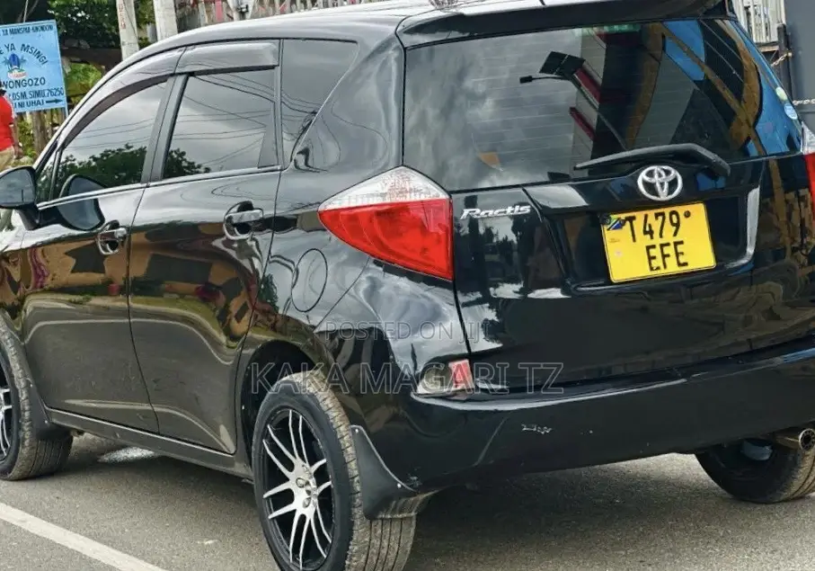 Toyota Ractis 2012 Black
