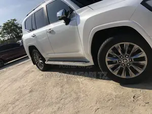 Toyota Land Cruiser 2023 Pearl