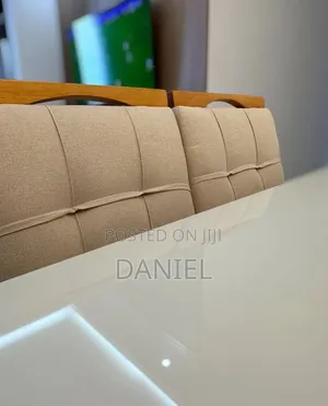 Dining Table Ya Viti Sita Mbao Ngumu