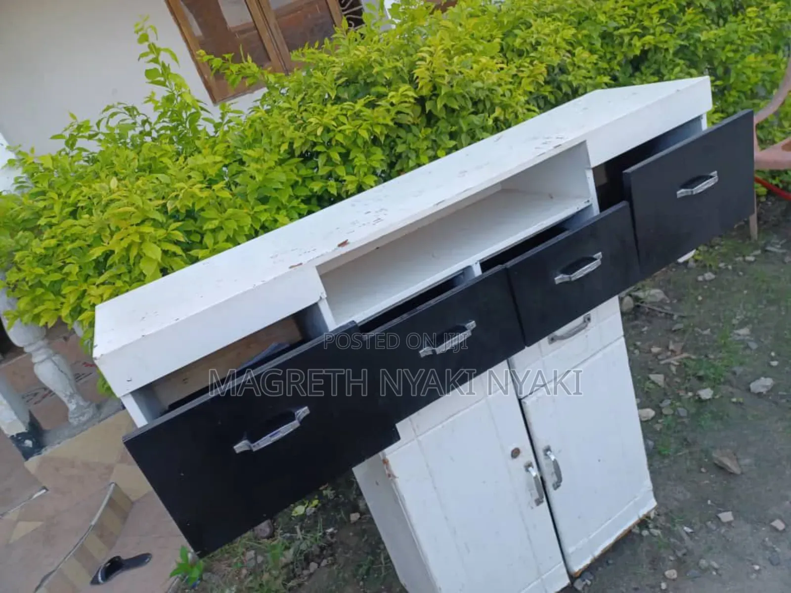 Show Case Used Futi Sita