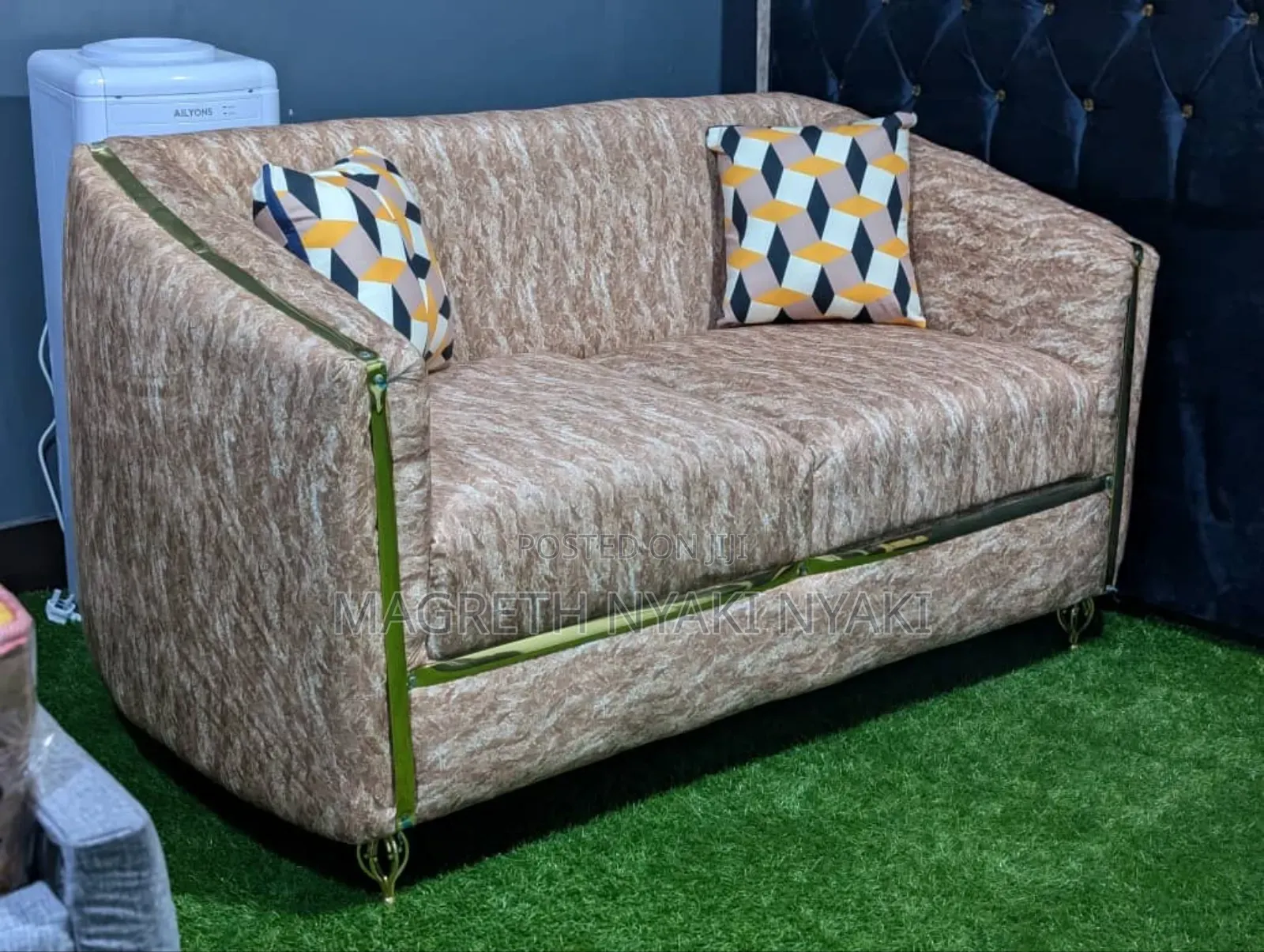 Sofa Sety La Watu Wawili