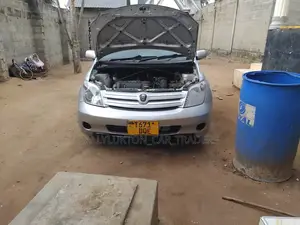 Toyota IST 2005 Silver