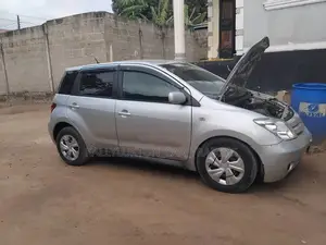 Toyota IST 2005 Silver