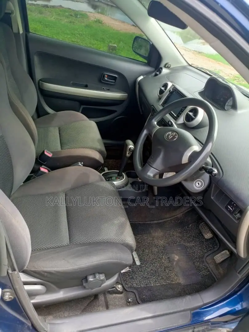 Toyota IST 2005 Silver