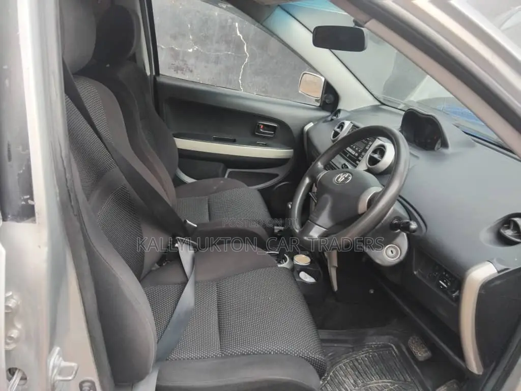 Toyota IST 2005 Silver