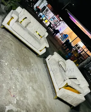 Sofa Set Zimetumika Kidogo