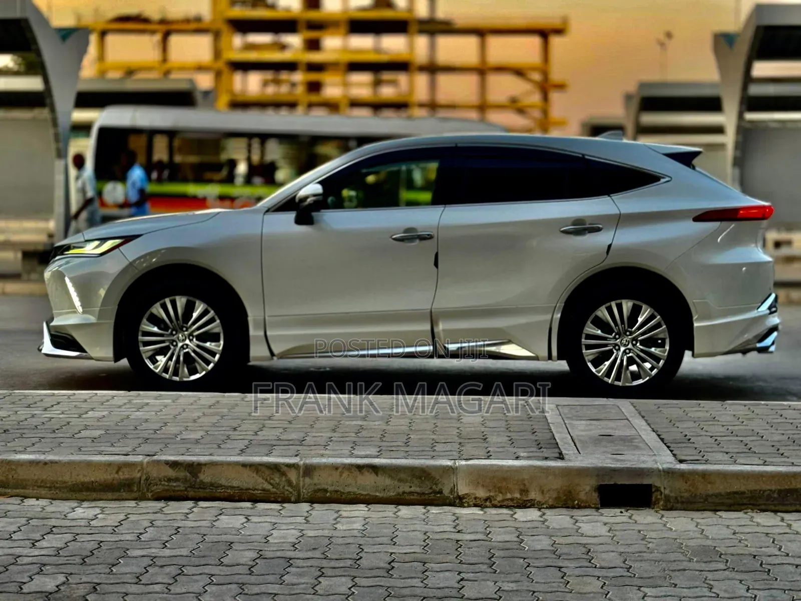 Toyota Harrier 2.5 Hybrid 4WD 2021 White