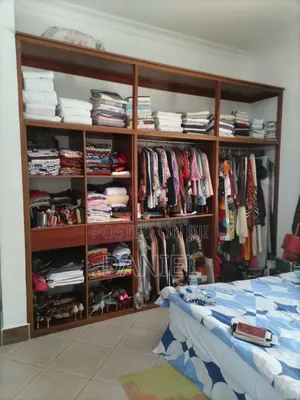 Kabati La Nguo Wall Unit Rangi Ya Brown