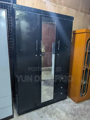 Kabati Ya Nguo Milango Mitatu