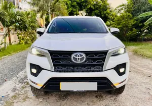 Toyota Fortuner 2022 White