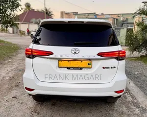 Toyota Fortuner 2022 White