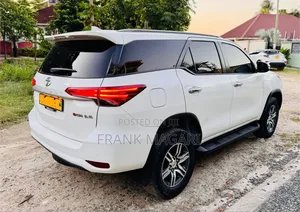 Toyota Fortuner 2022 White