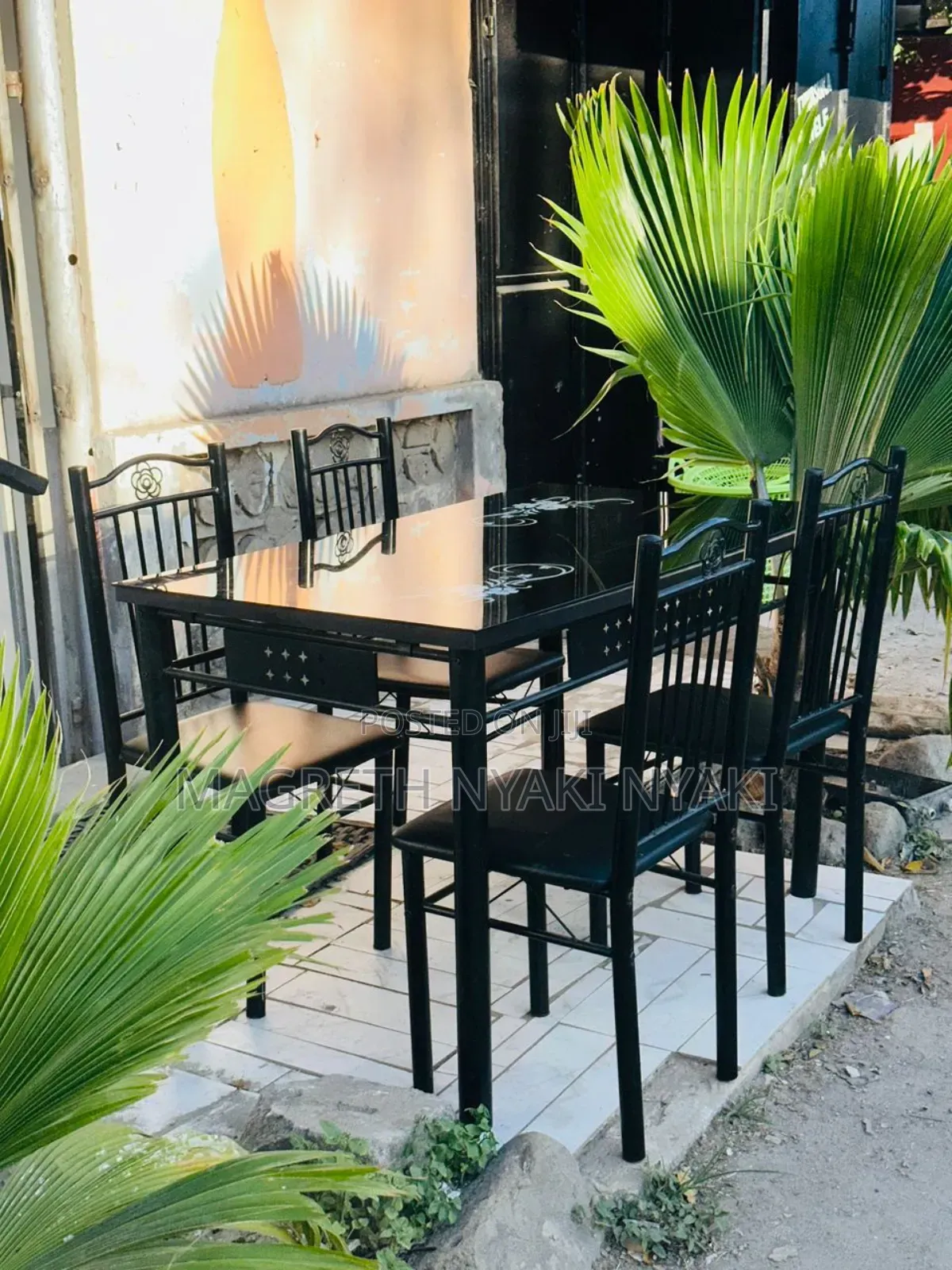 Dinning Table Ya Kioo Viti 4