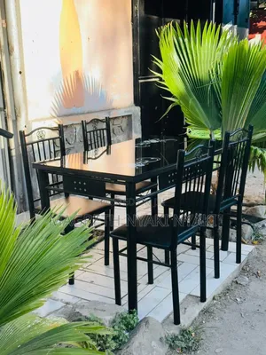 Dinning Table Ya Kioo Viti 4