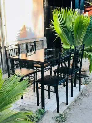 Dinning Table Ya Kioo Viti 4