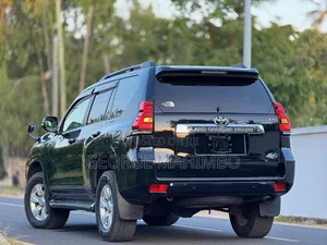 Toyota Land Cruiser Prado 2017 Black