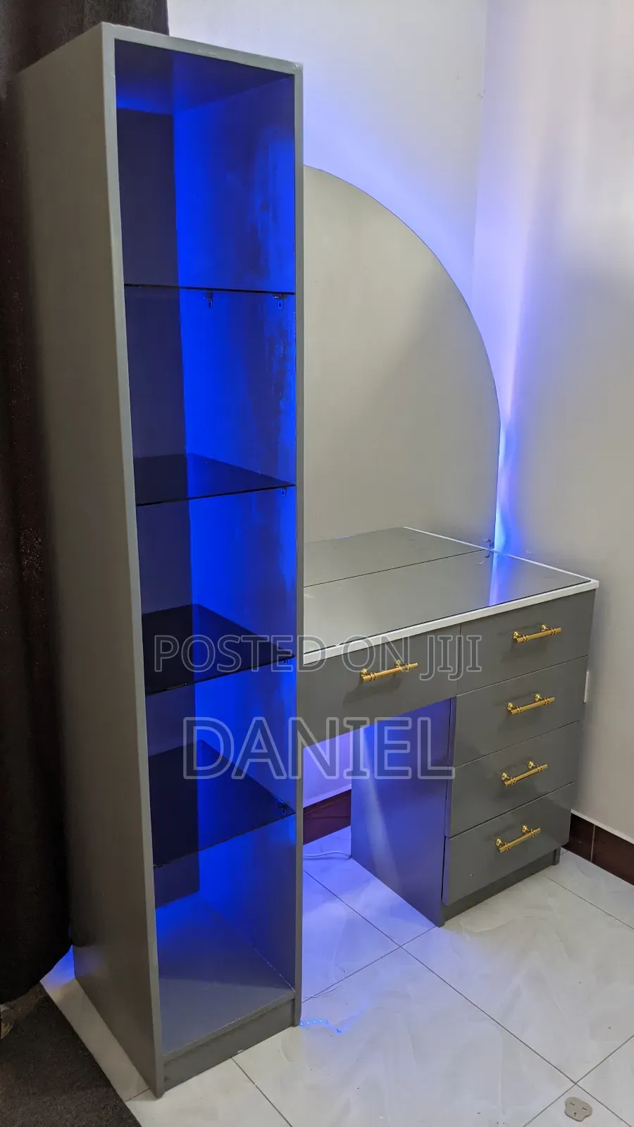 Dressing Table Ya Kioo Rangi Ya Gray Pamoja Na Taa