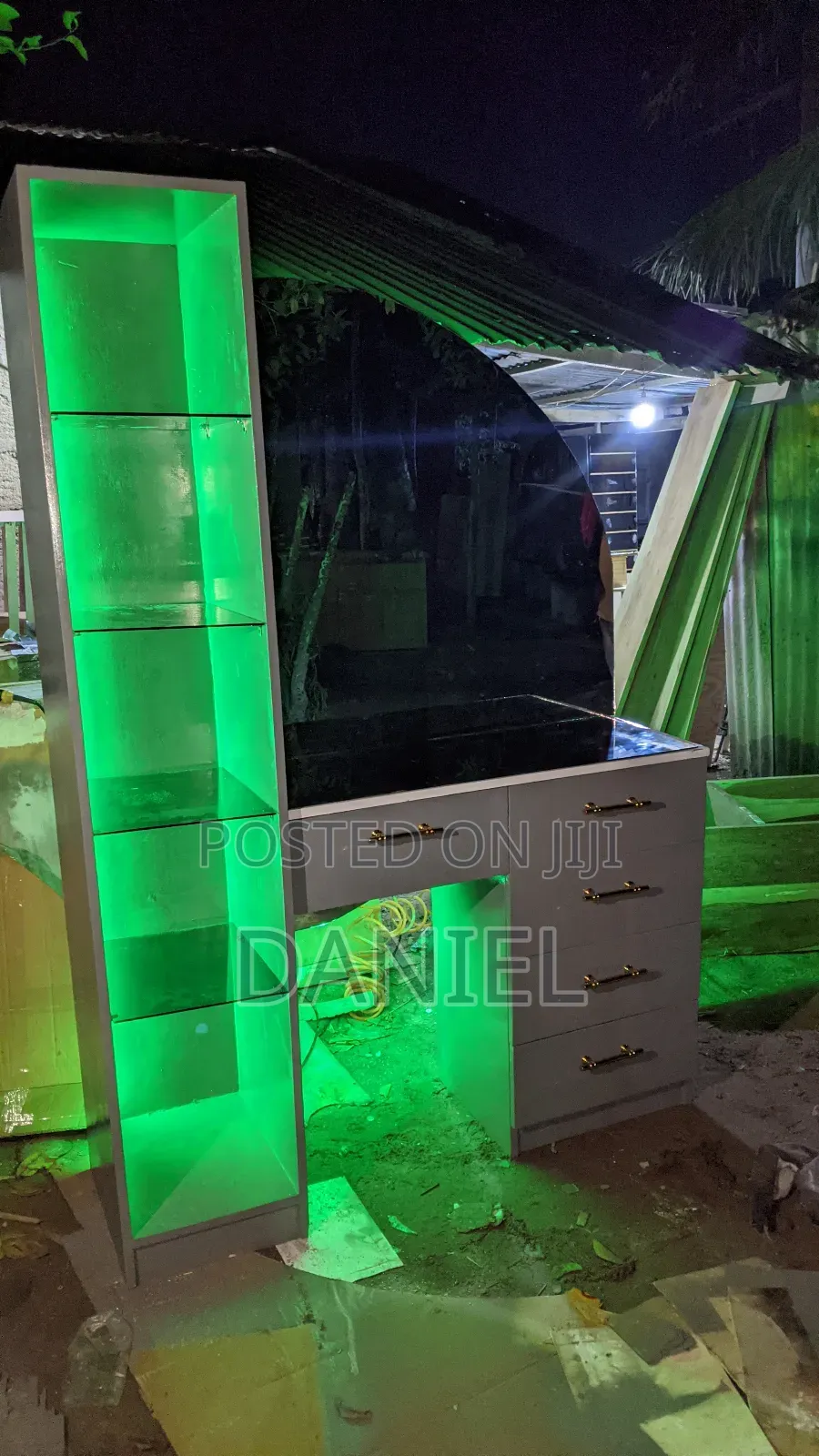 Dressing Table Ya Kioo Rangi Ya Gray Pamoja Na Taa