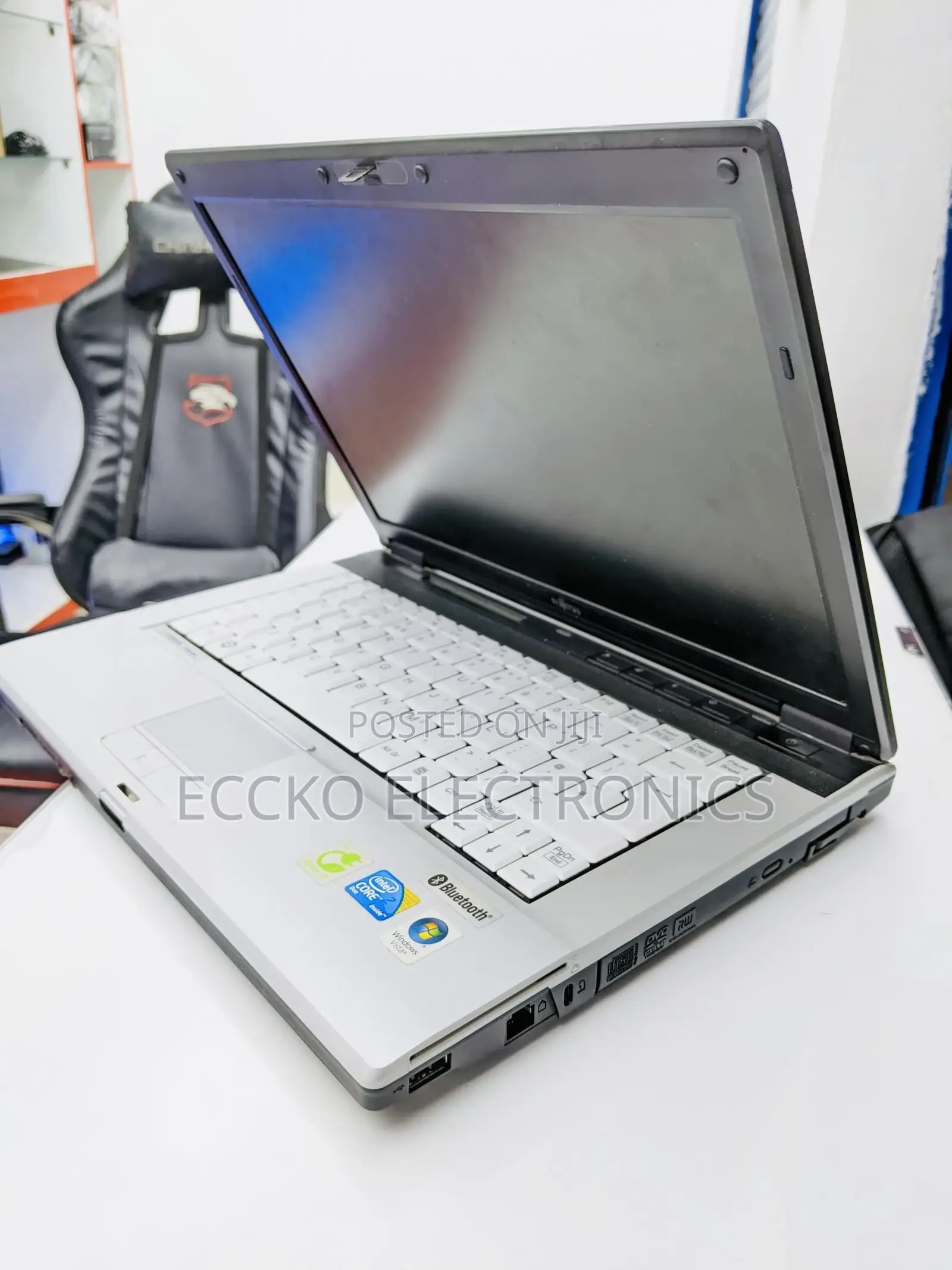 Laptop Fujitsu Lifebook E743 3GB Intel Core 2 Duo HDD 350GB