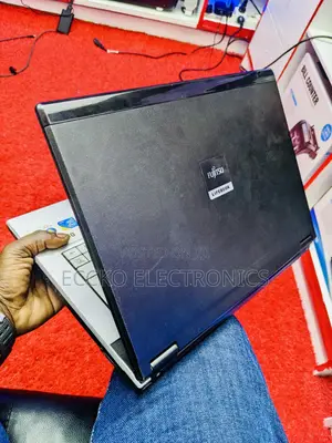 Laptop Fujitsu Lifebook E743 3GB Intel Core 2 Duo HDD 350GB