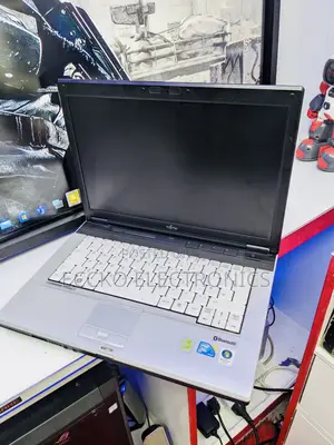 Laptop Fujitsu Lifebook E743 3GB Intel Core 2 Duo HDD 350GB