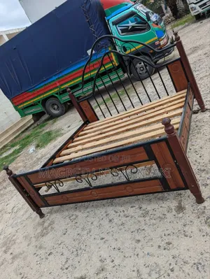 Kitanda Cha Chuma Na Mbao