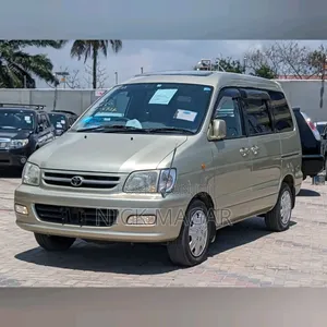 Toyota Noah 2001 Gold