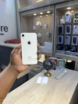 Apple iPhone XR 64 GB White