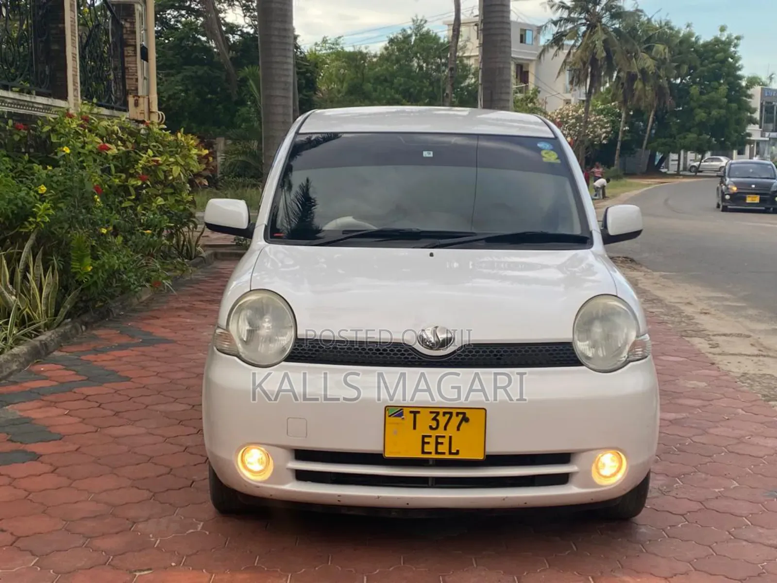 Toyota Sienta 2004 White