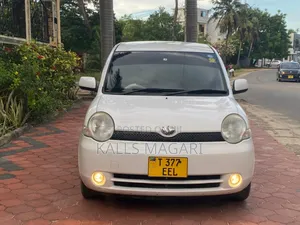 Toyota Sienta 2004 White