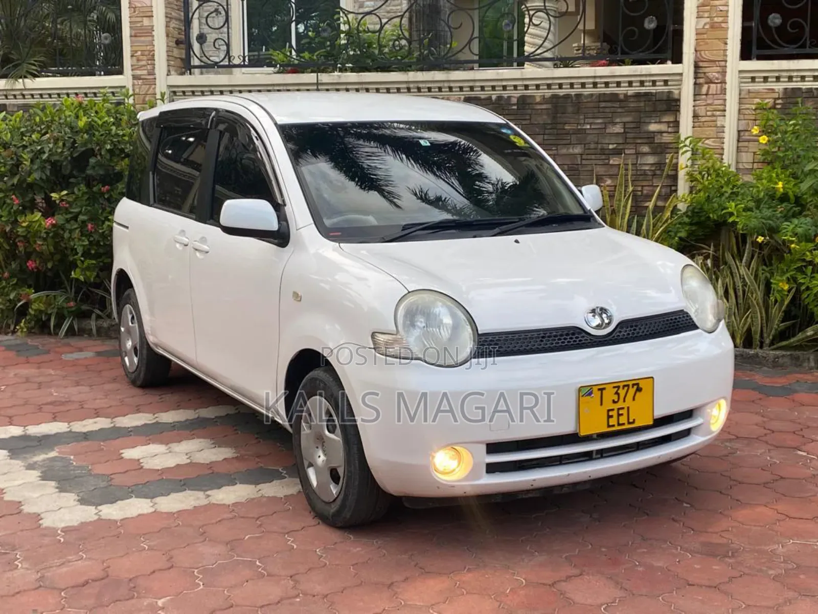Toyota Sienta 2004 White
