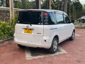 Toyota Sienta 2004 White