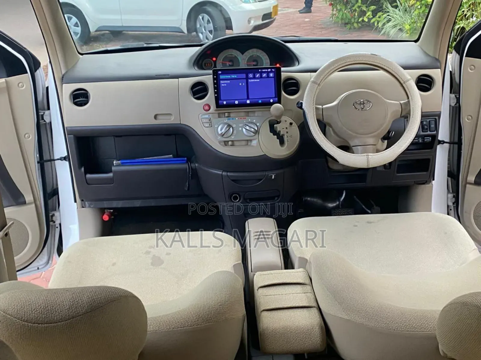 Toyota Sienta 2004 White