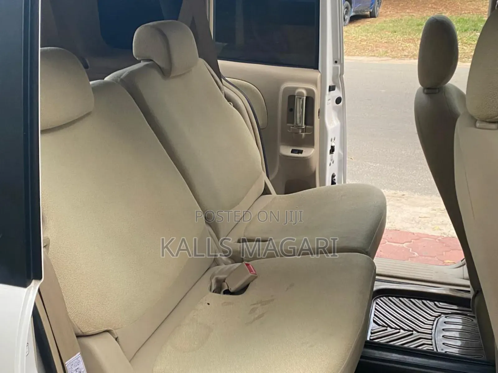 Toyota Sienta 2004 White
