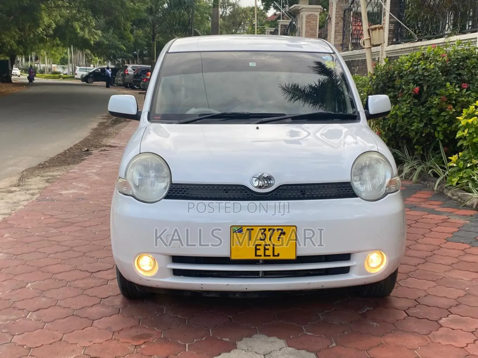Toyota Sienta 2004 White
