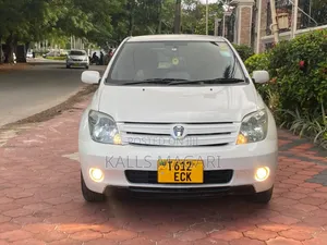 Toyota IST 2004 White